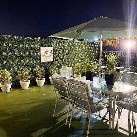 Nest Fort Bgc Makati City Buitenkant foto